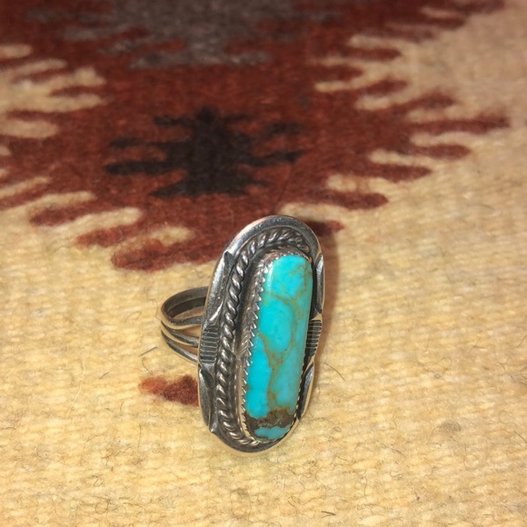 1 in. Huge turquoise and sterling ring - Picture 2 of 2